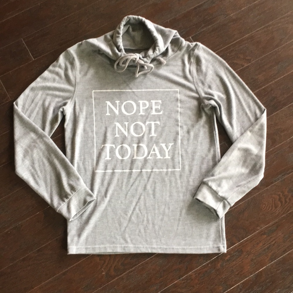 Super soft & thin Fifth Sun Small sweatshirt
